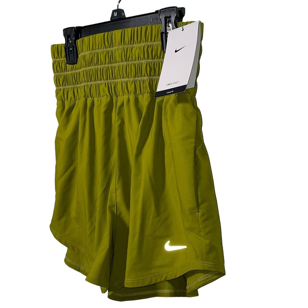 Nike One Dri-FIT Ultra High-Waisted Shorts green moss, small - Picture 4 of 7